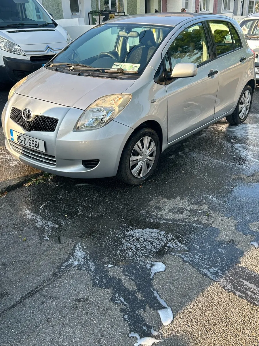 06 Toyota Yaris 1L - Image 2
