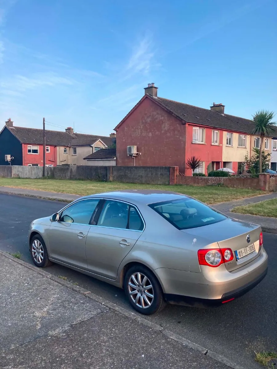 Volkswagen Jetta 2008 - Image 2