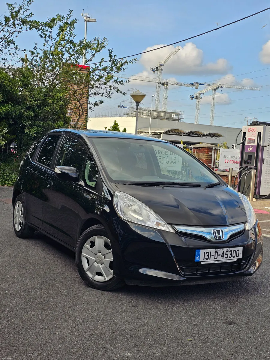 Honda Fit Hybrid Automatic - Image 3
