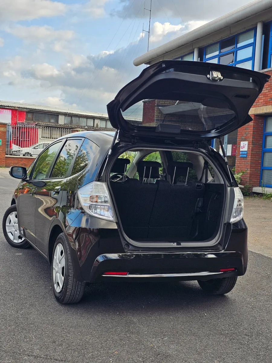 Honda Fit Hybrid Automatic - Image 6