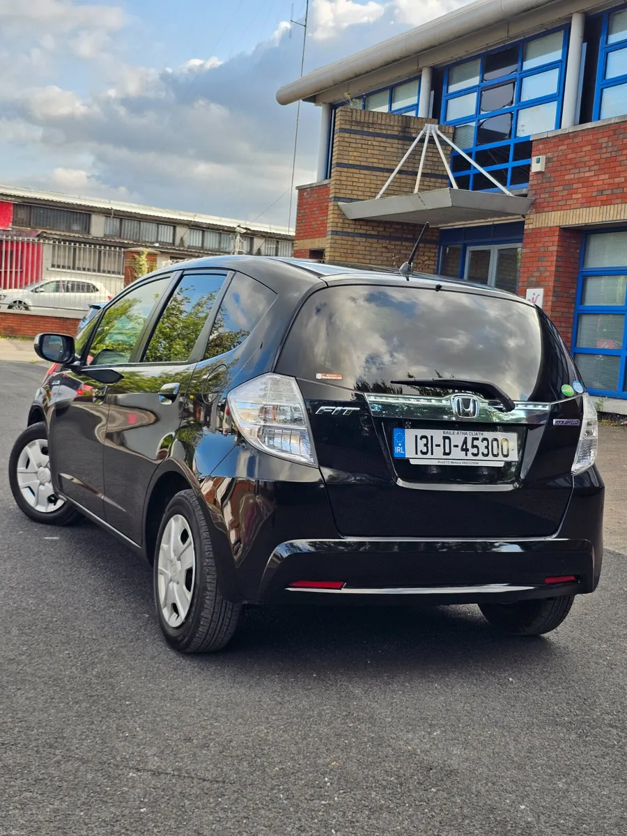 Honda Fit Hybrid Automatic - Image 5