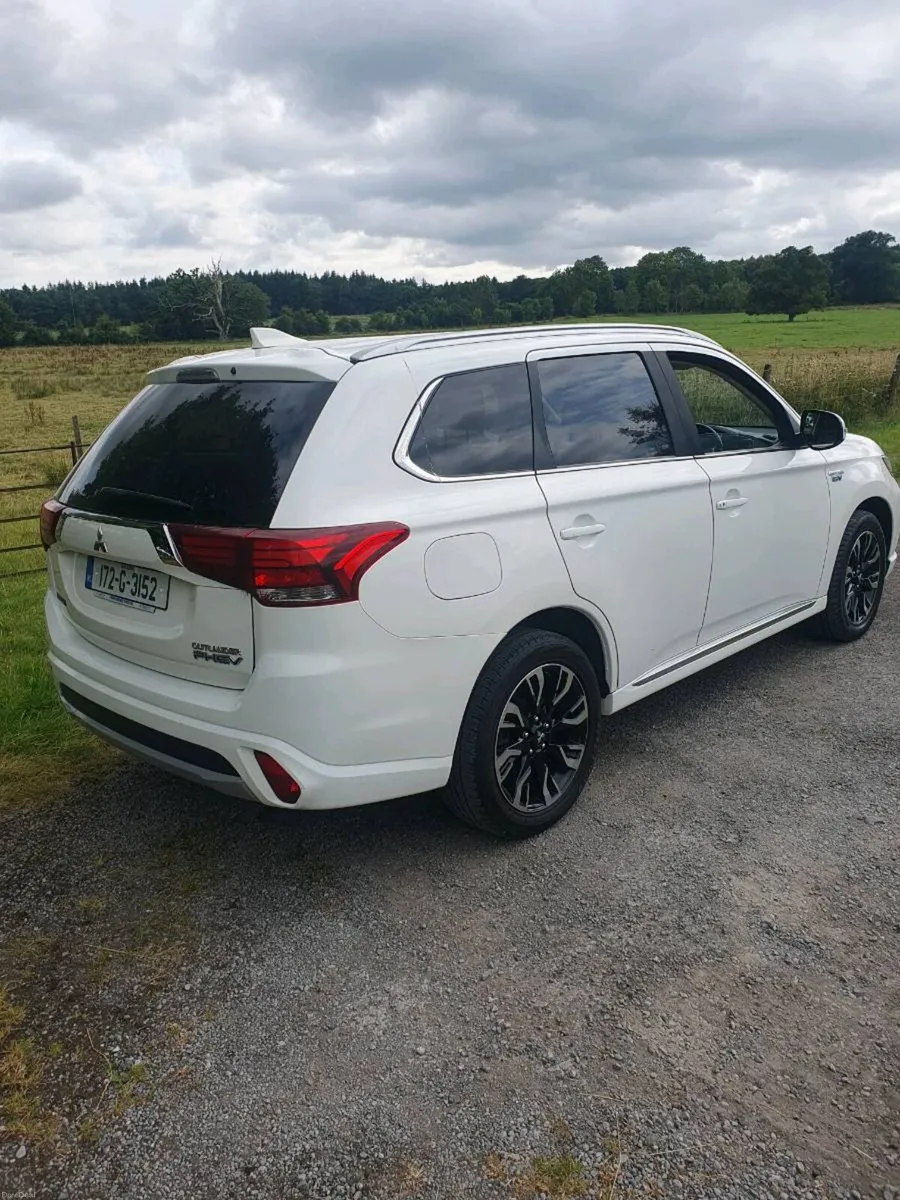 172 Mitsubishi outlander phev 2.0 petrol hybrid - Image 3