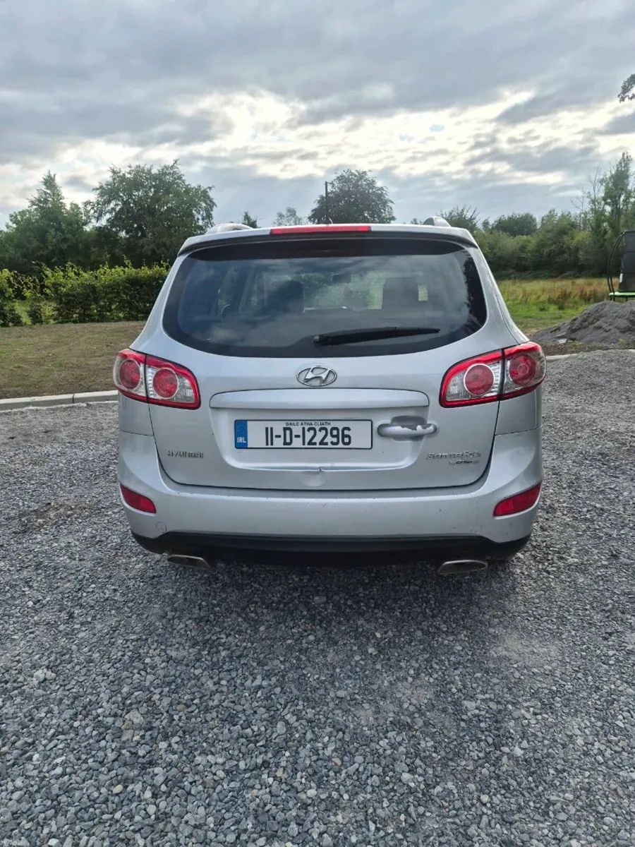 2011 Hyundai Santa Fe - Image 2