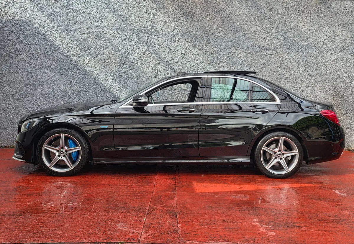2017 Mercedes-Benz C350e Amg Premium plus 77km - Image 6