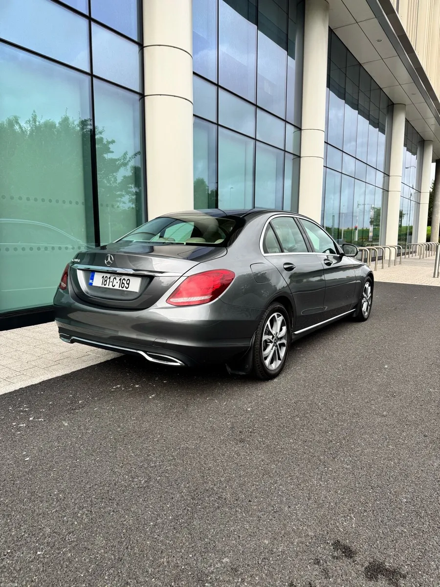 Mercedes C200 *IMMACULATE* - Image 4