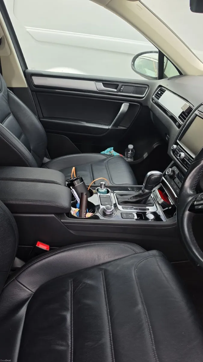 Volkswagen Touareg 2017 - Image 2