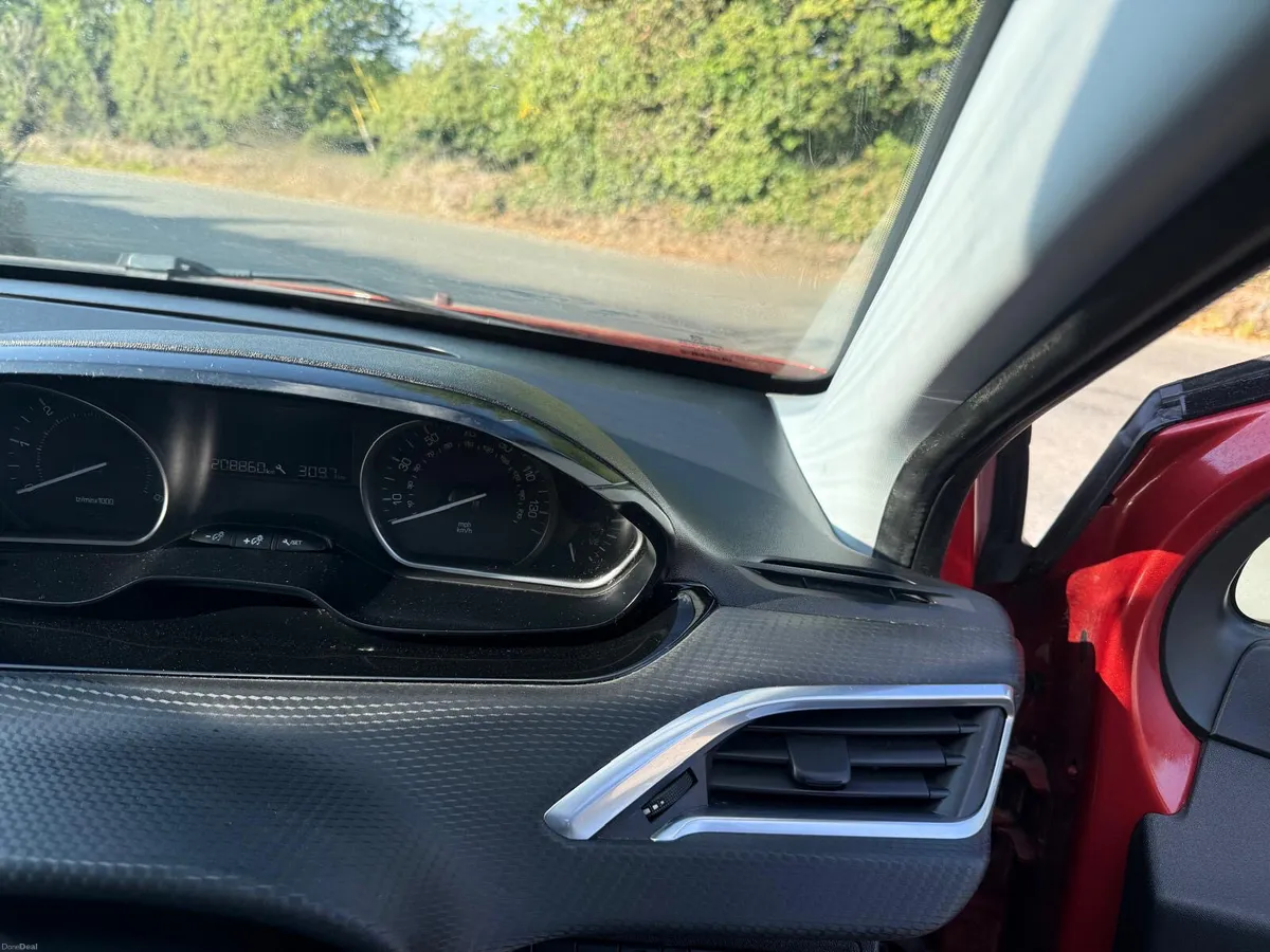 Peugeot 2008 2015 - Image 5
