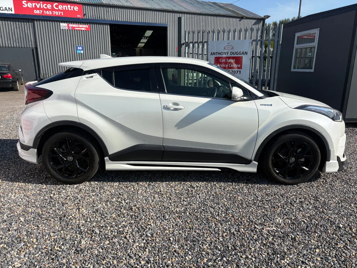 192 Toyota C-HR NERO Edition - Image 2