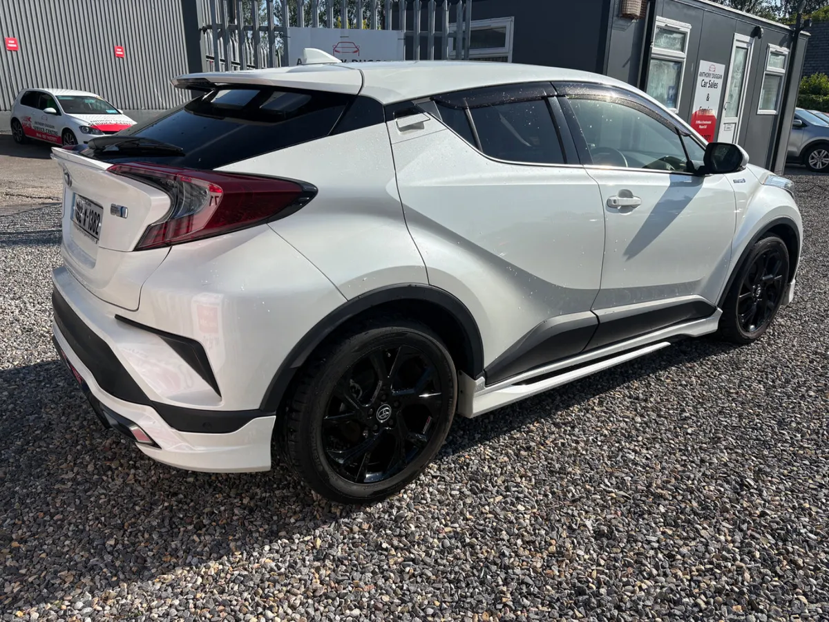 192 Toyota C-HR NERO Edition - Image 3