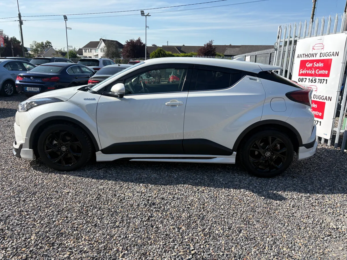 192 Toyota C-HR NERO Edition - Image 6