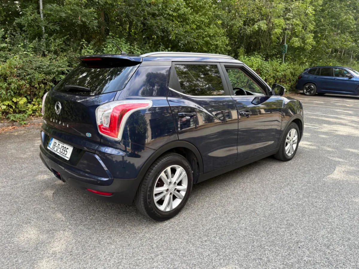 SsangYong Tivoli 4X2 EL CROSSOVER 5DR - Image 2
