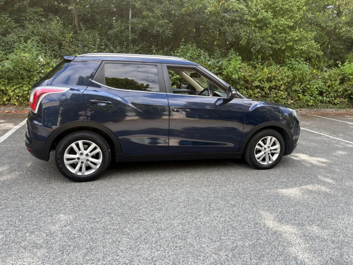 SsangYong Tivoli 4X2 EL CROSSOVER 5DR - Image 4