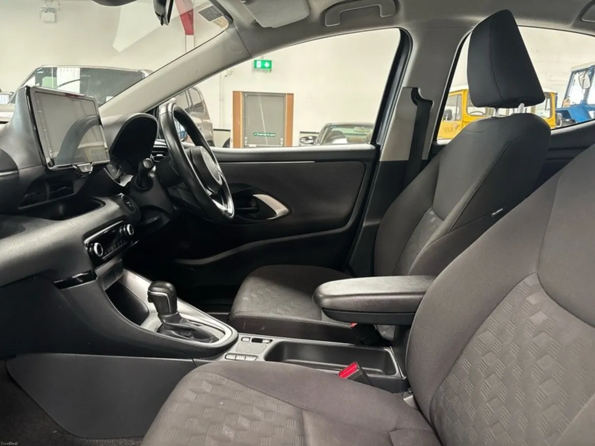 Toyota Yaris Hybrid 115 Luna - Image 6