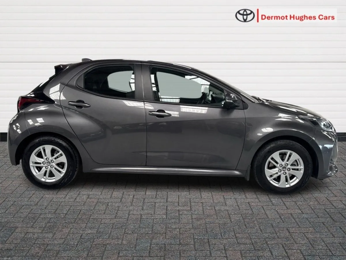 Toyota Yaris Hybrid 115 Luna - Image 3