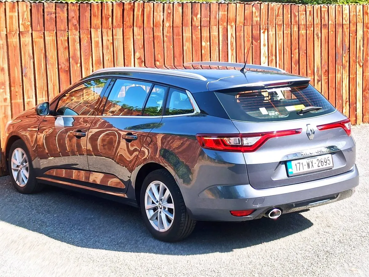 2017 Renault Megane Sport Toirer Dynamique - Image 4