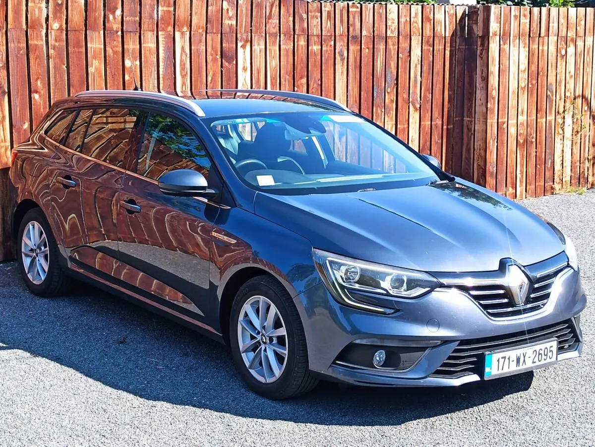 2017 Renault Megane Sport Toirer Dynamique - Image 2