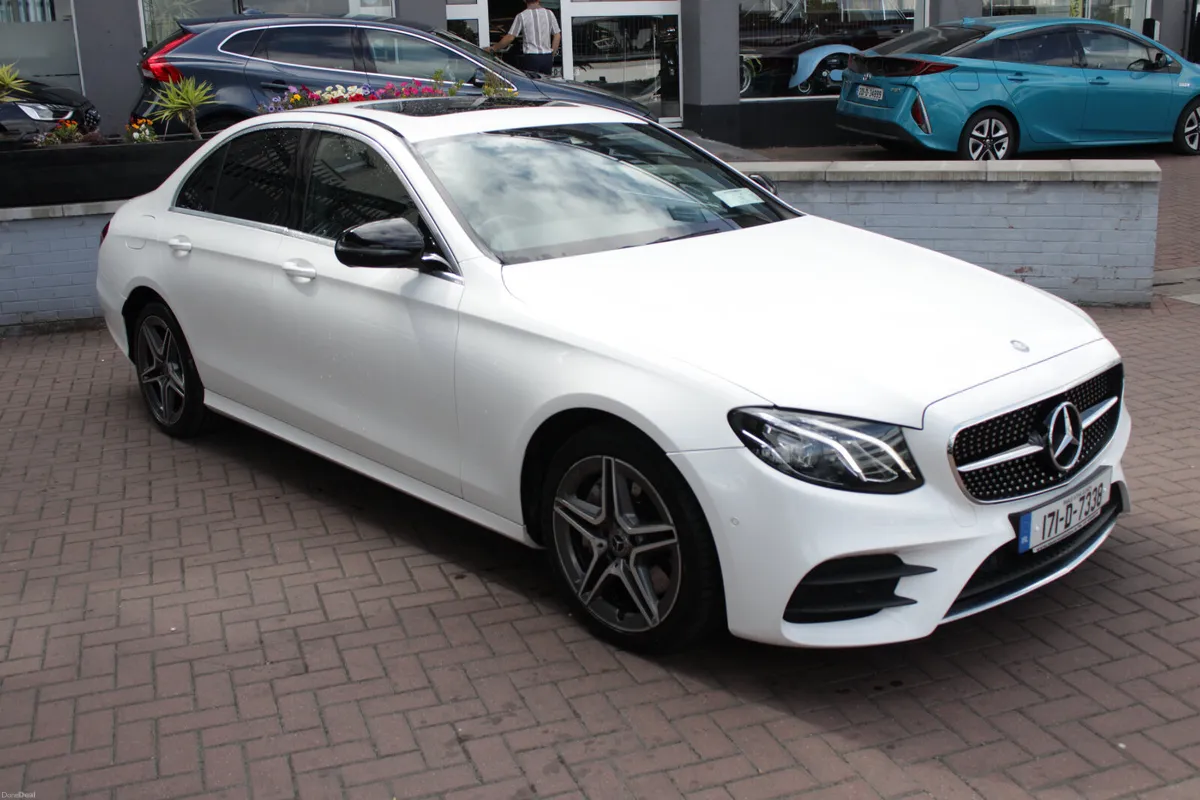 E220D AVANTGARDE AMG 4DR SALOON AUTOMATIC // STUNN - Image 2