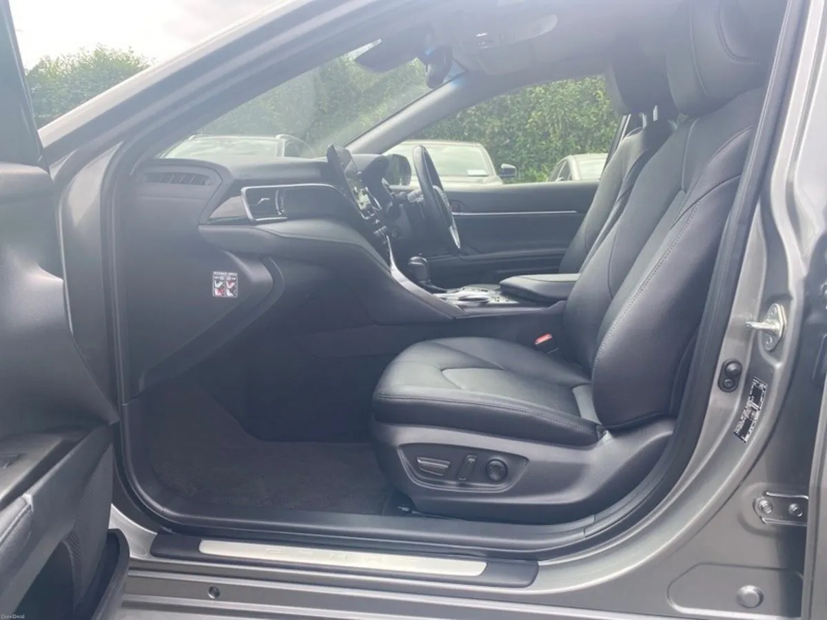 Toyota Camry CAMRY PLATINUM EDITION - Image 6