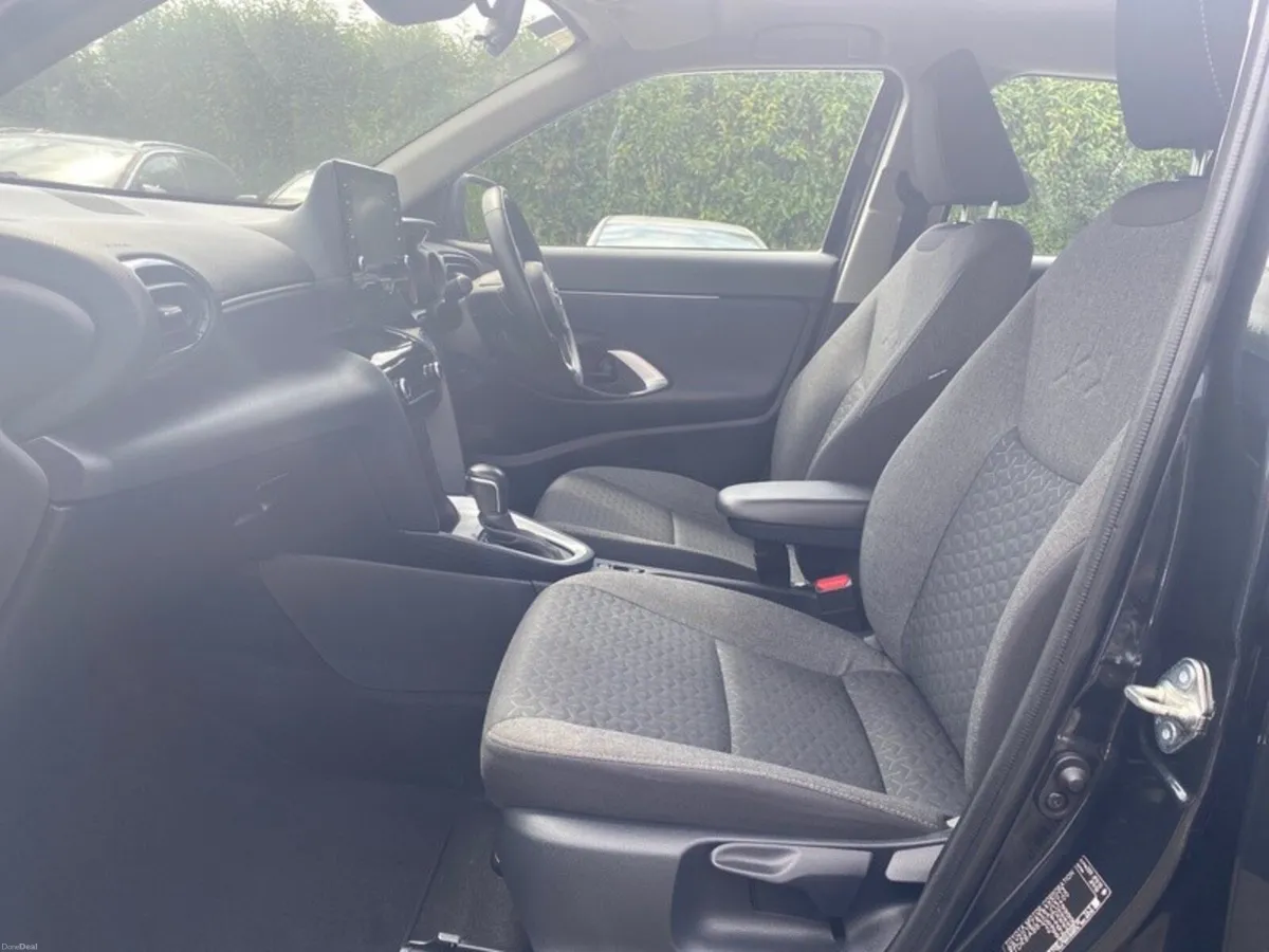 Toyota Yaris Cross YARIS CROSS LUNA - Image 6