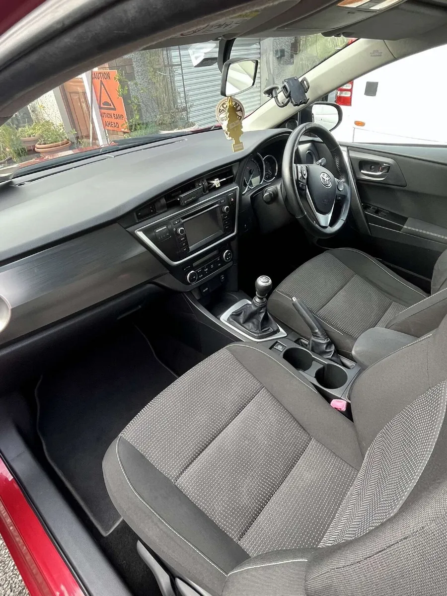 Toyota Auris Luna spec - Image 3