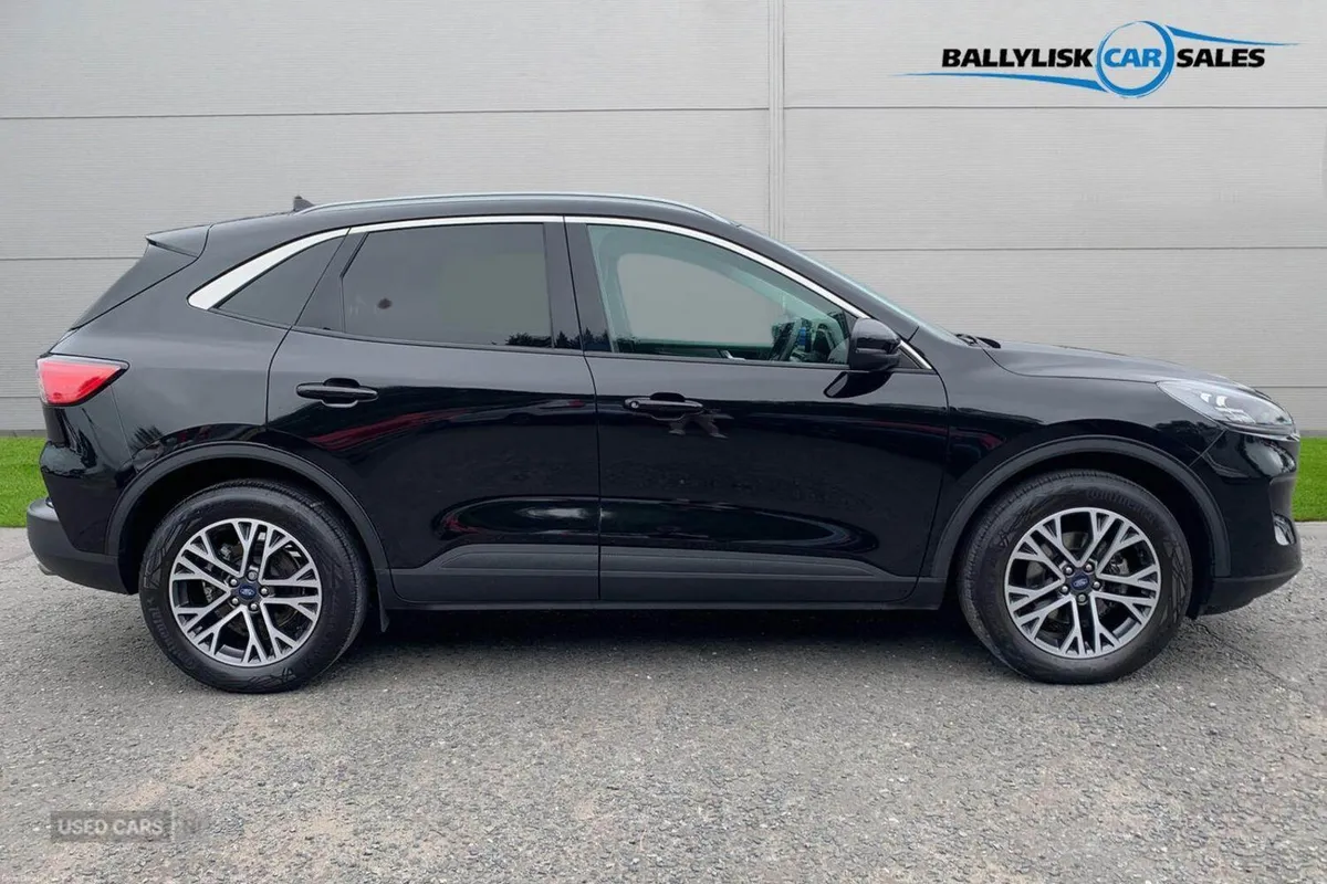 Ford Kuga 1.5 Tdci 120PS Titanium in Black with 28 - Image 3