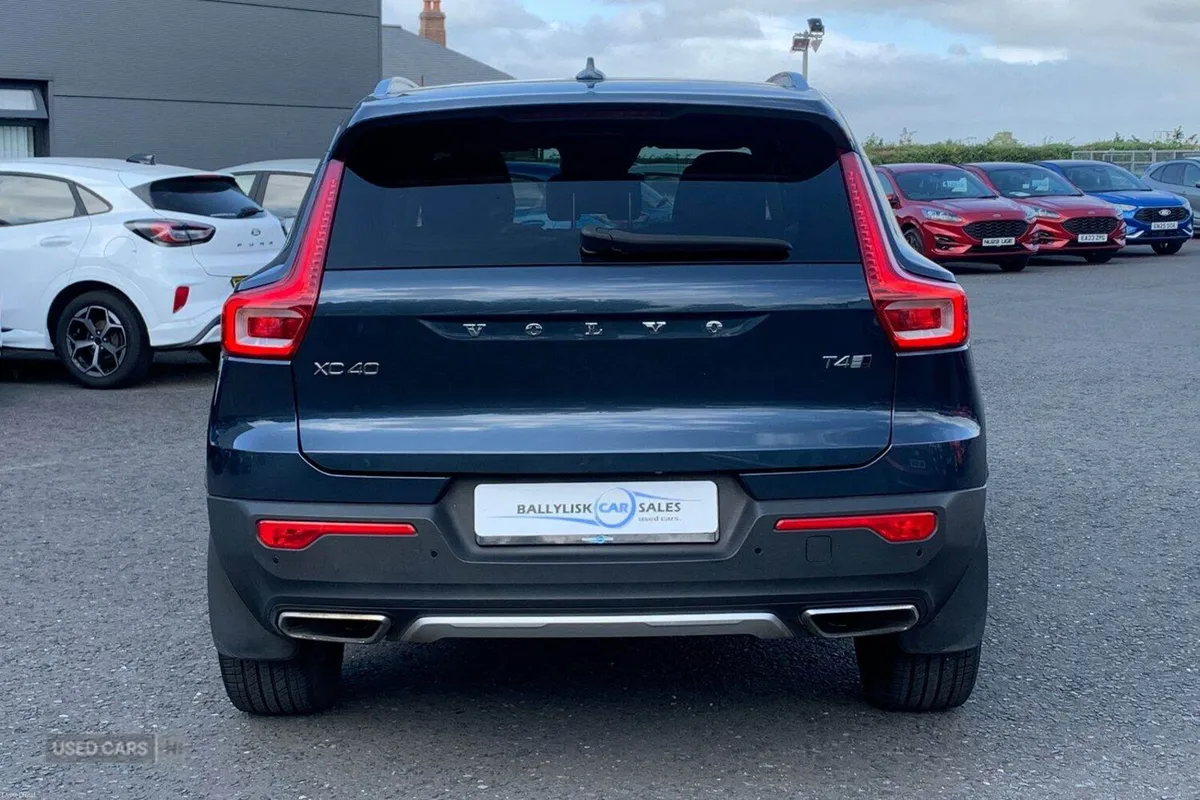 Volvo XC40 2.0 T4 190PS Inscription Auto AWD in Bl - Image 5