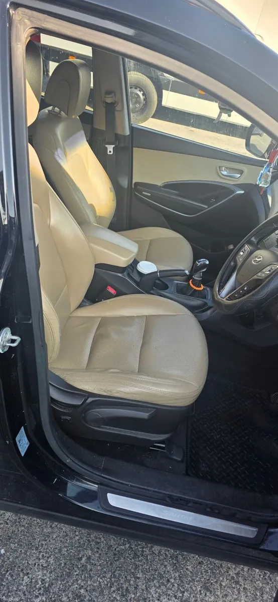Hyundai Santa Fe 2014 - Image 4