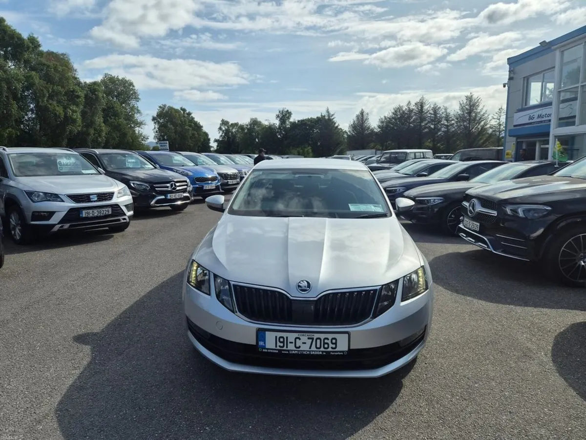 Skoda Octavia AMB 1.6tdi 115HP 4DR - Image 2