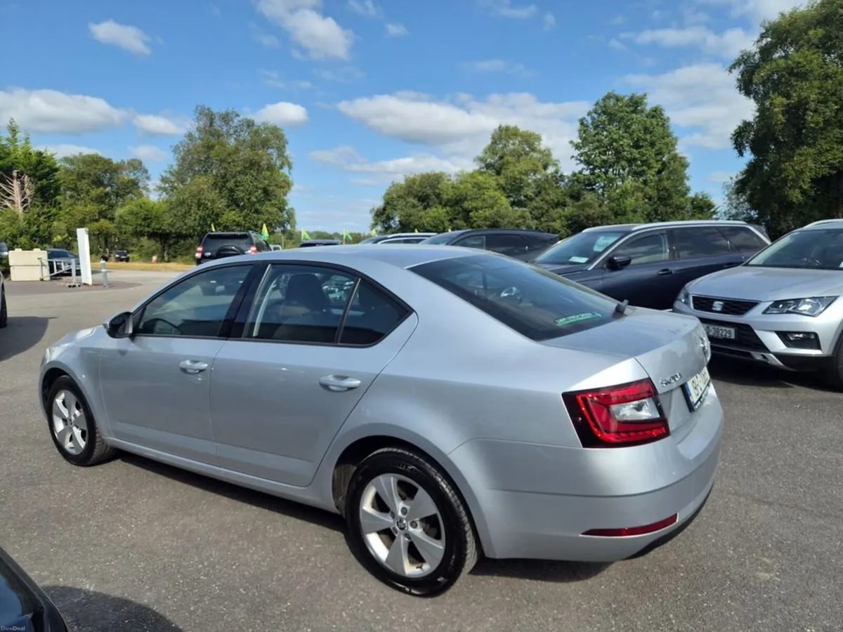 Skoda Octavia AMB 1.6tdi 115HP 4DR - Image 3