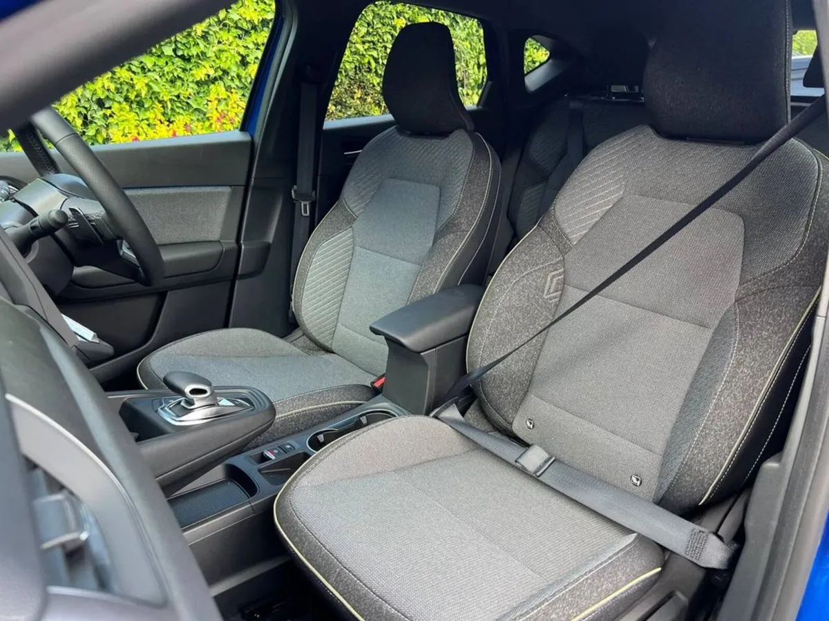 Renault Captur 1.3 TCE HYBRID AUTO ** DELIVERY MIL - Image 6