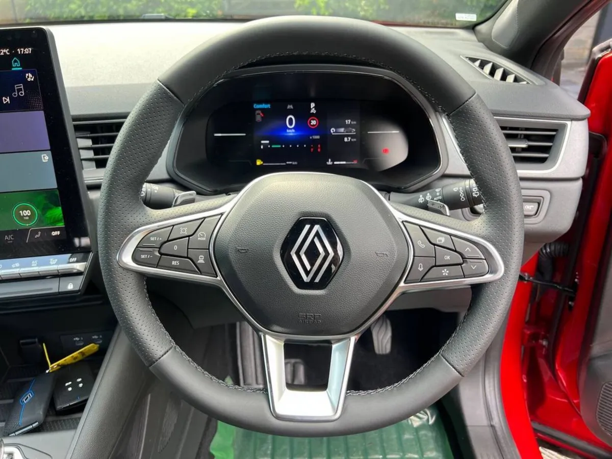 Renault Captur 1.3 TCE HYBRID AUTO ** DELIVERY MIL - Image 4