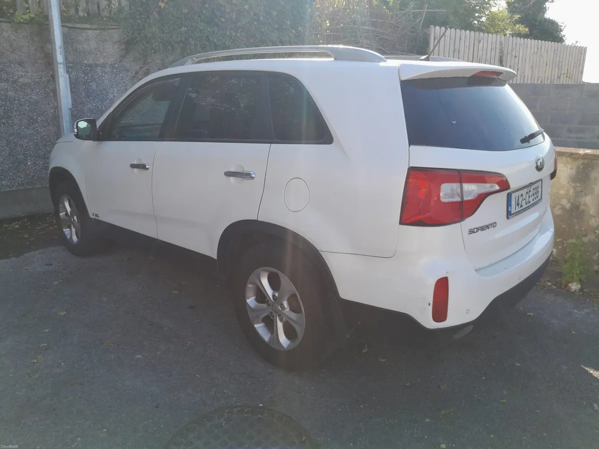 2014 Kia Sorento 7 seater - Image 2
