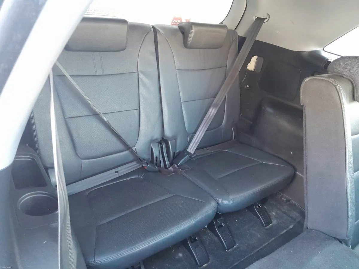 2014 Kia Sorento 7 seater - Image 5