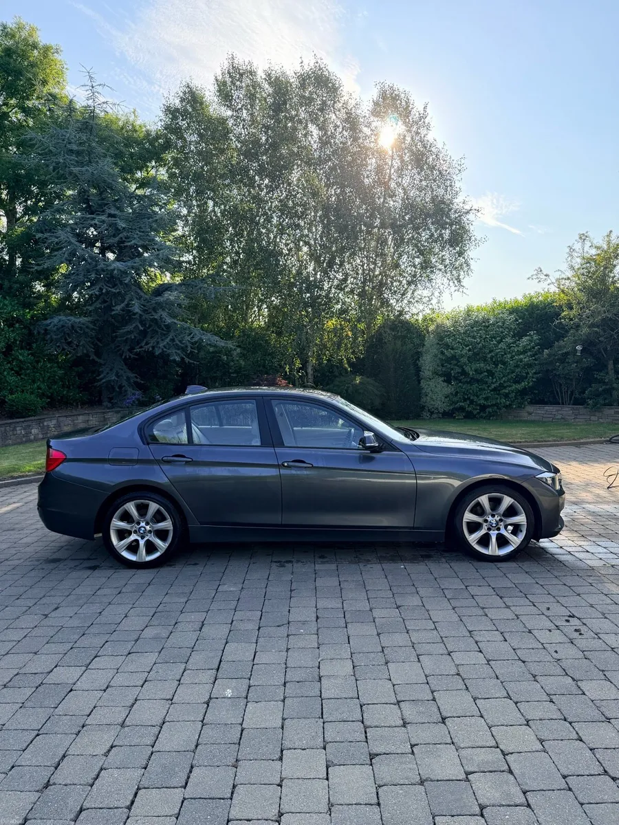 BMW 318D - Image 2
