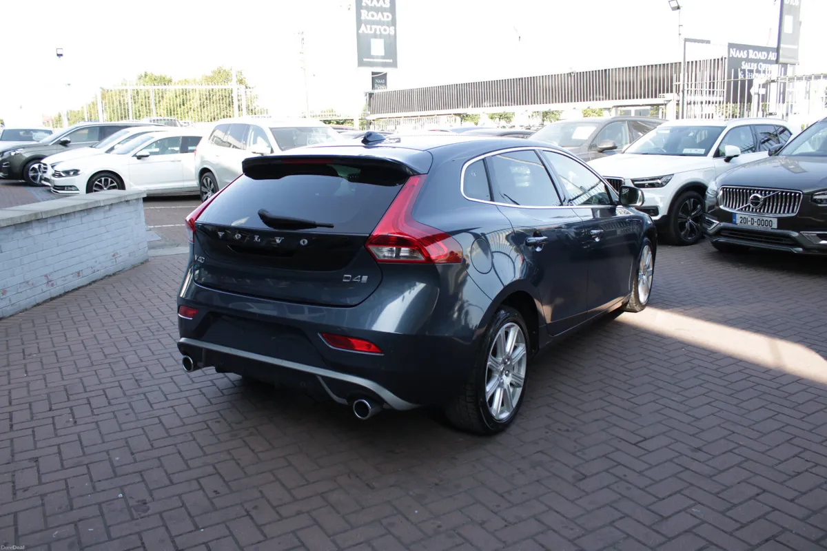2018 VOLVO V40 D4 INSCRIPTION 5DR HATCHBACK AUTO - Image 4