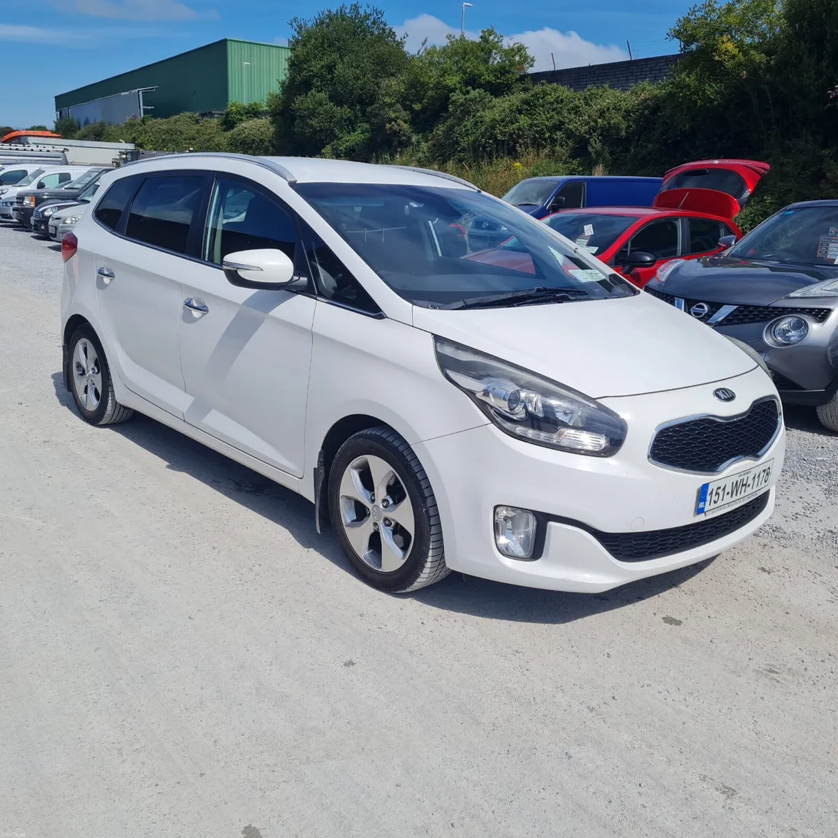 Kia Carens 2015 - Image 1
