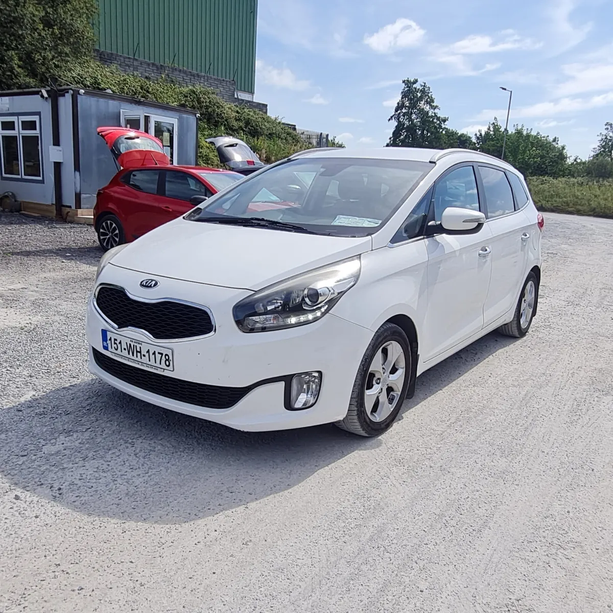 Kia Carens 2015 - Image 2