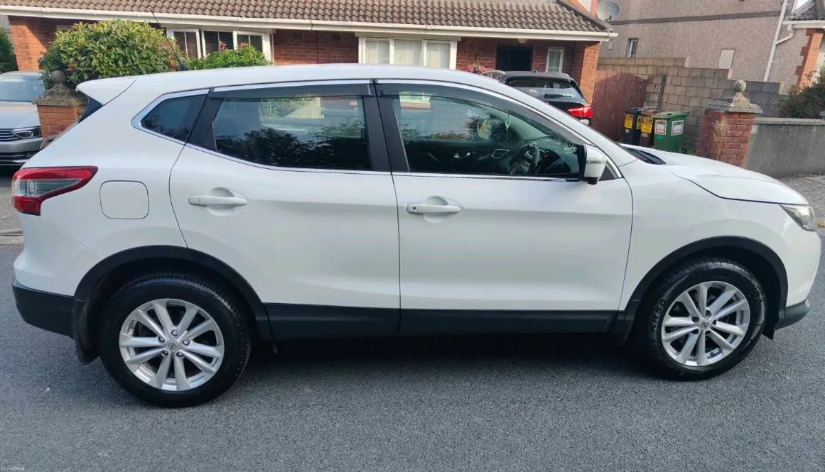 Nissan Qashqai 1.5 DSL SV Safety PK - Image 2