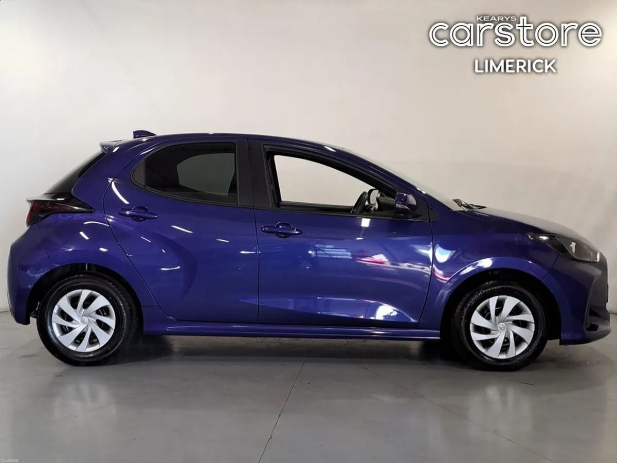 Toyota Yaris 1.5 HYBRID - Image 2