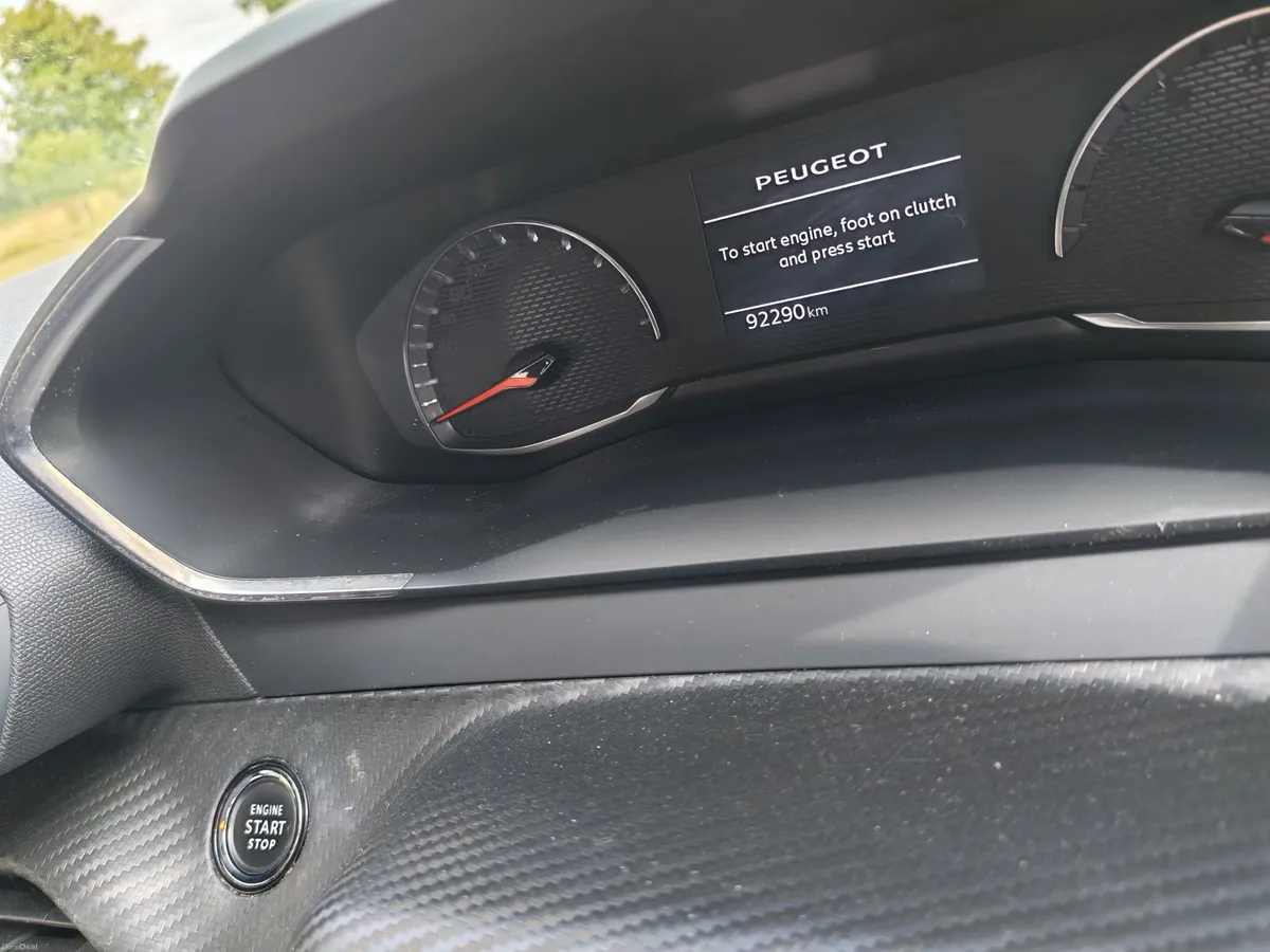 Peugeot 208 ACTIVE - Image 5