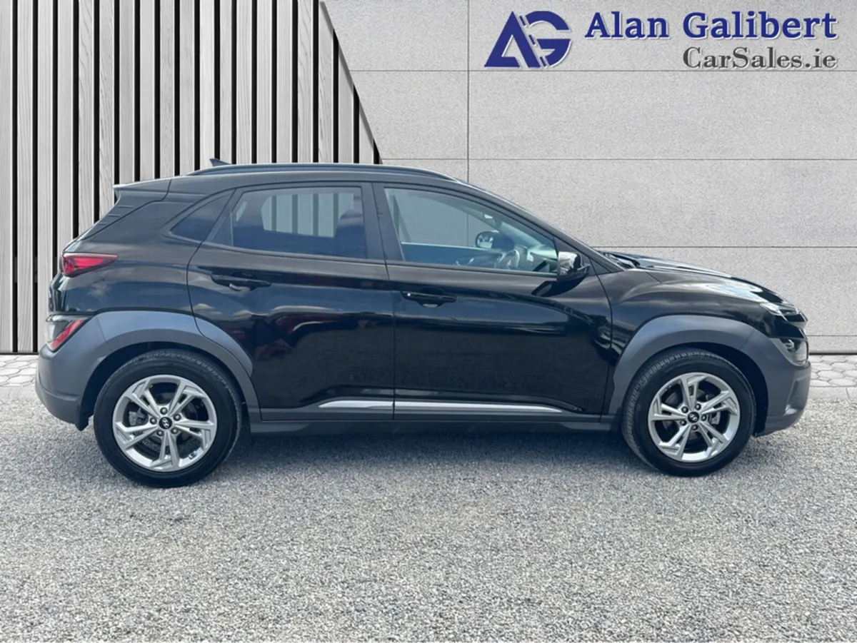 Hyundai KONA KAUAI EXECUTIVE 5DR - Image 3
