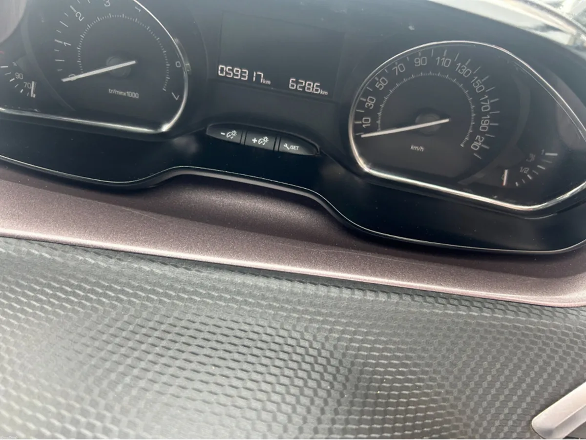Peugeot 2008 AUTOMATIC///ONLY 59000KLMS///ORIGINAL - Image 5
