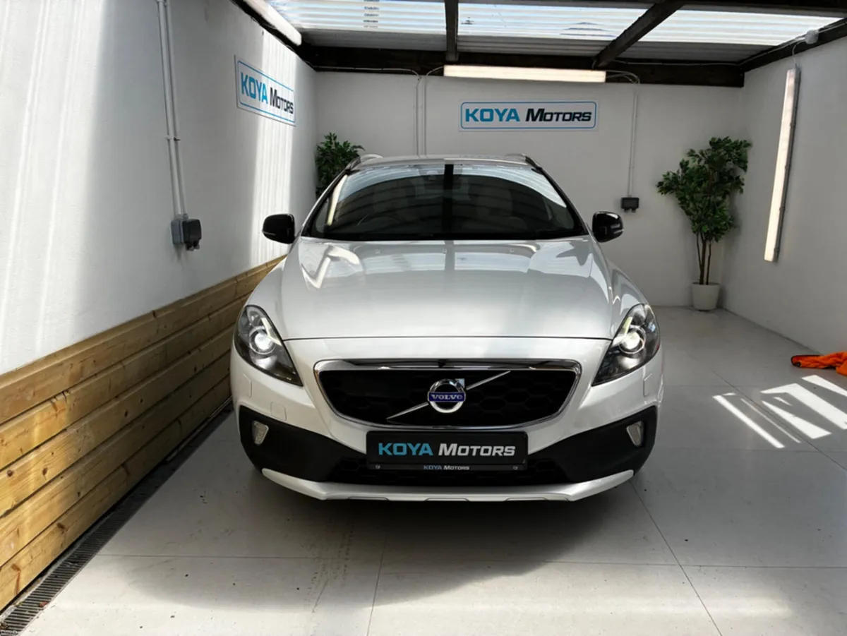 Volvo V40 2.0 D4 CROSS COUNTRY SE LUXURY DIESEL 19 - Image 5