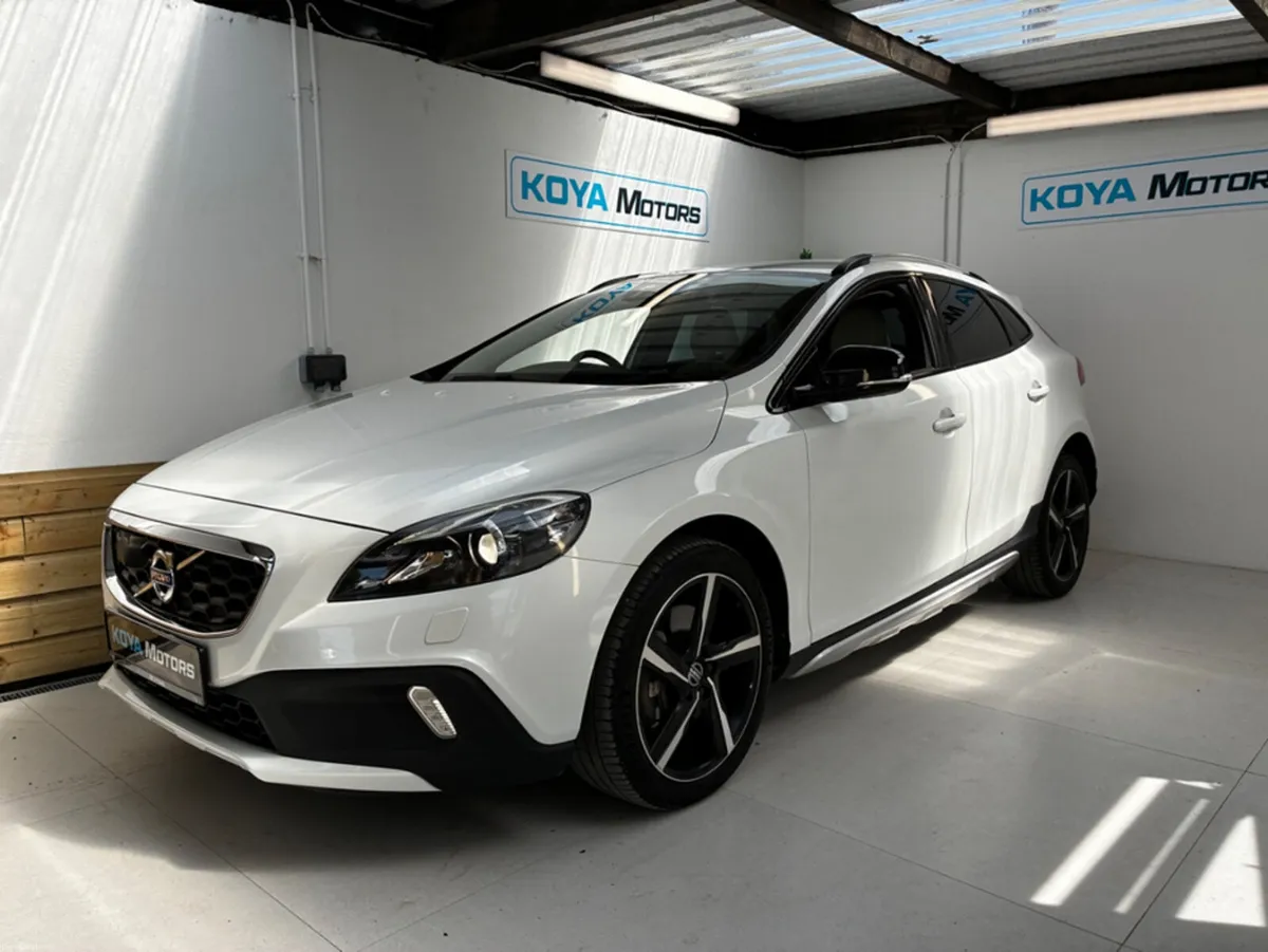 Volvo V40 2.0 D4 CROSS COUNTRY SE LUXURY DIESEL 19 - Image 1