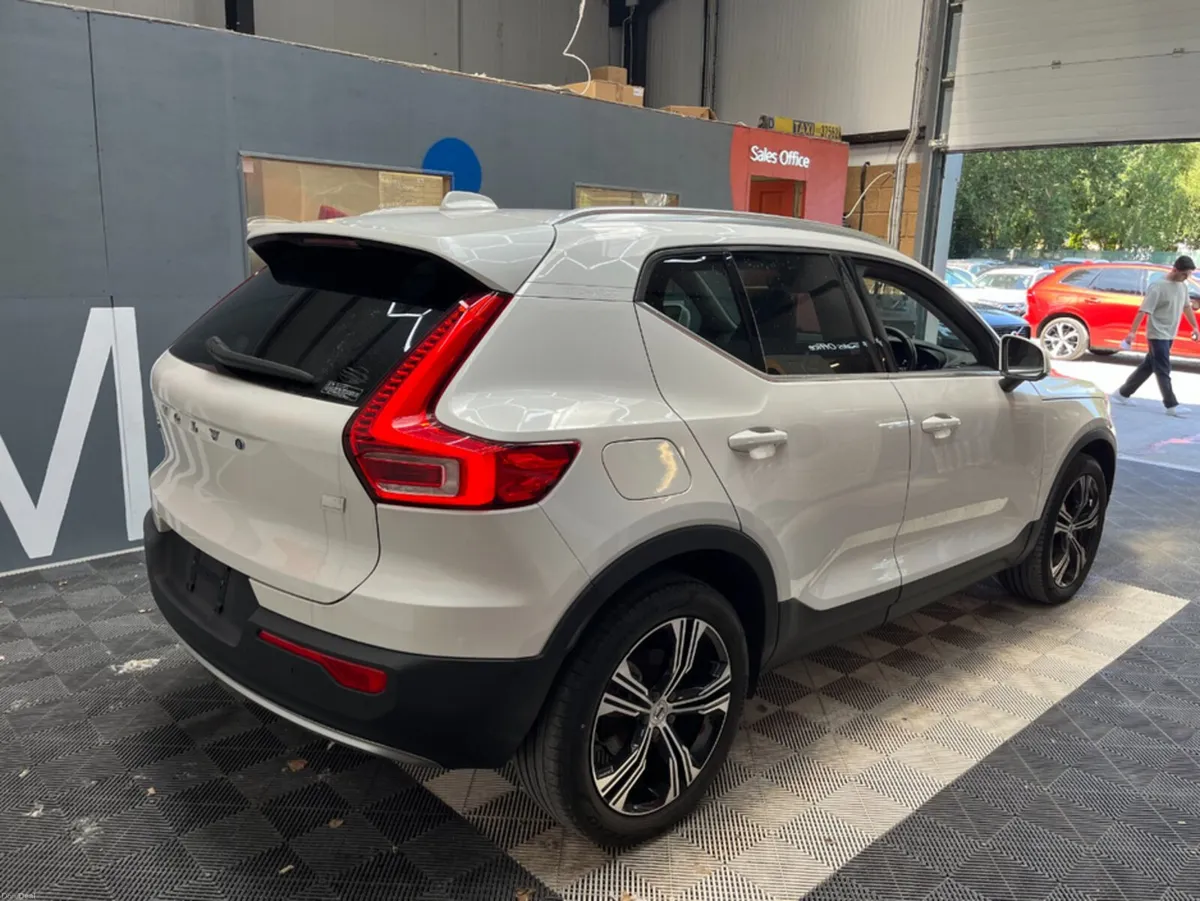 Volvo XC40 2021 VOLVO XC40 T5 PLUG-IN 1.5 AUTOMATI - Image 2