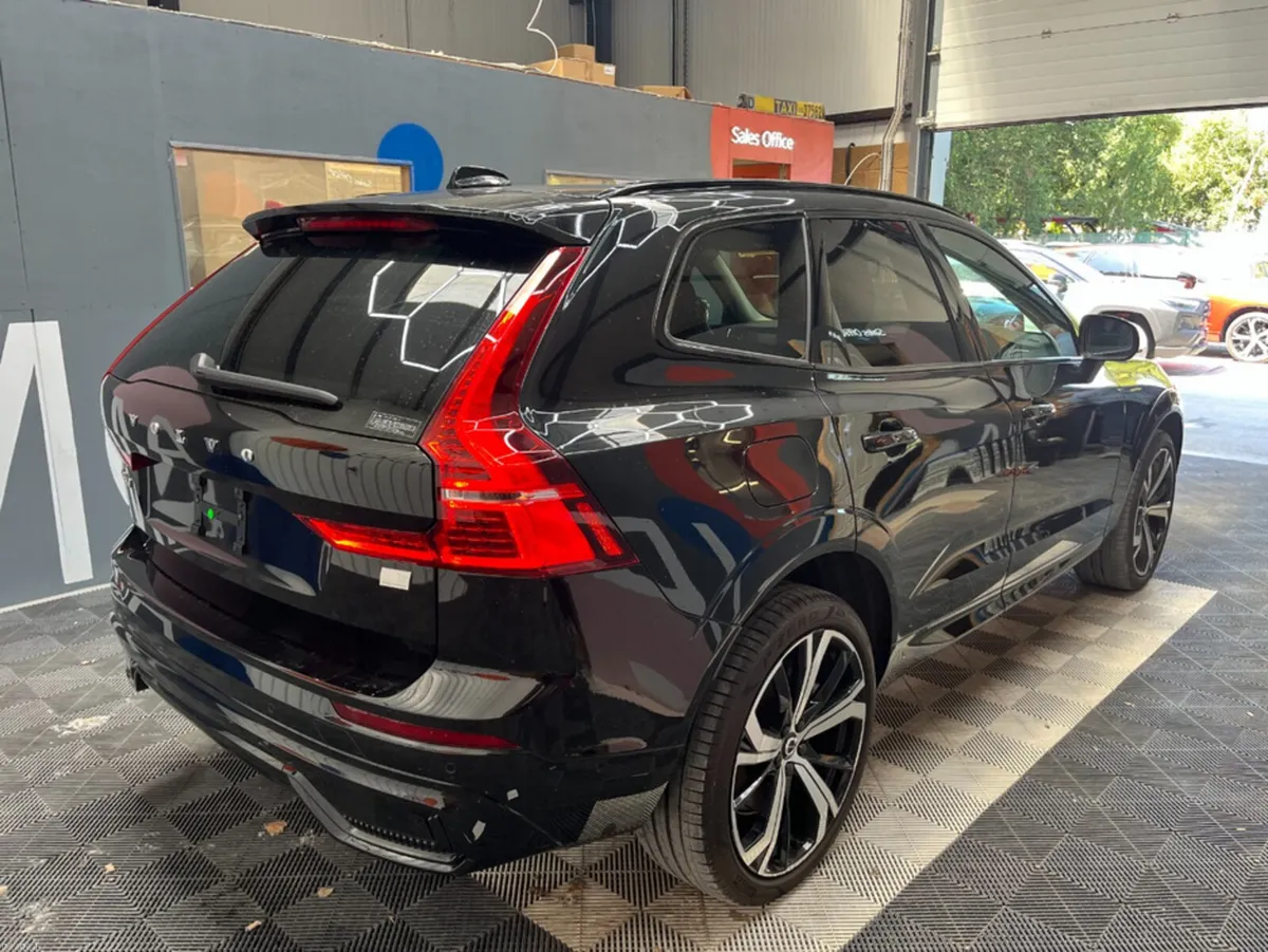 Volvo XC60 2022 VOLVO XC60 T6 PLUG-IN 2.0 AUTOMATI - Image 2