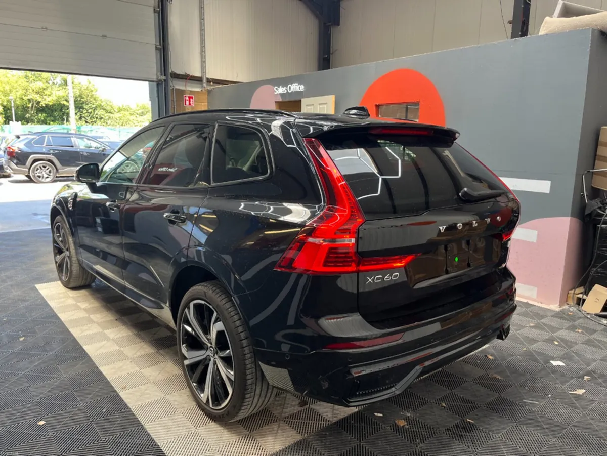 Volvo XC60 2022 VOLVO XC60 T6 PLUG-IN 2.0 AUTOMATI - Image 4