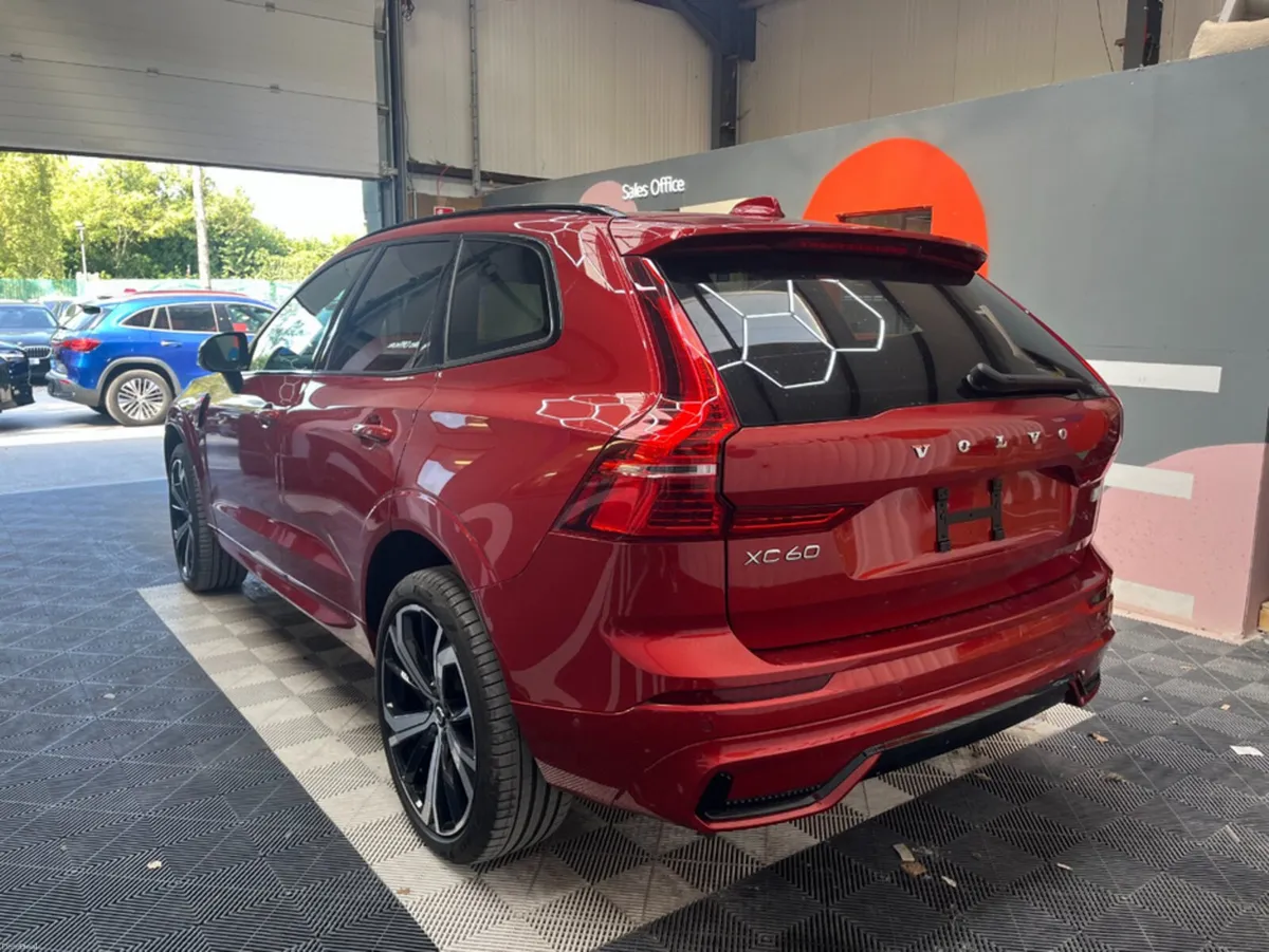 Volvo XC60 2024 VOLVO XC60 T6 PLUG-IN 2.0 AUTOMATI - Image 4