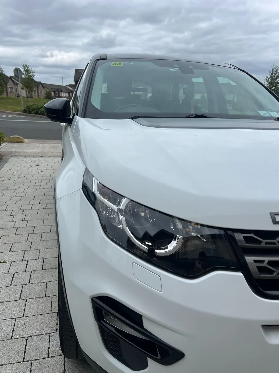 Land Rover Discovery Sport 2019 - Image 2