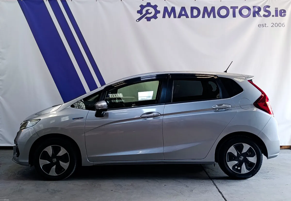 182 Honda Fit GP5 Petrol Hybrid Auto - Image 4